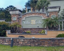 Building Photo - "Beautiful 2/2 Southside Condo On Gate Parkway with Lots of Amenities!"