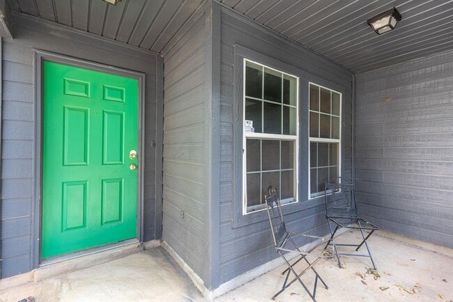 Building Photo - 1422 Meadow Pkwy