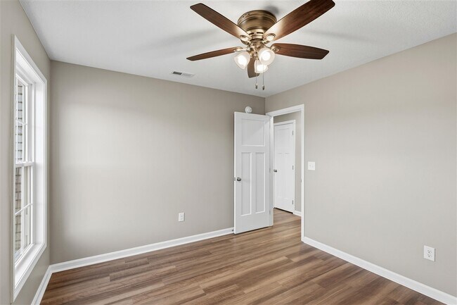 Building Photo - 15 Paislynne Ct