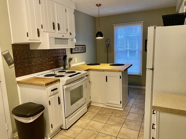 Kitchen - 424 Thomas St