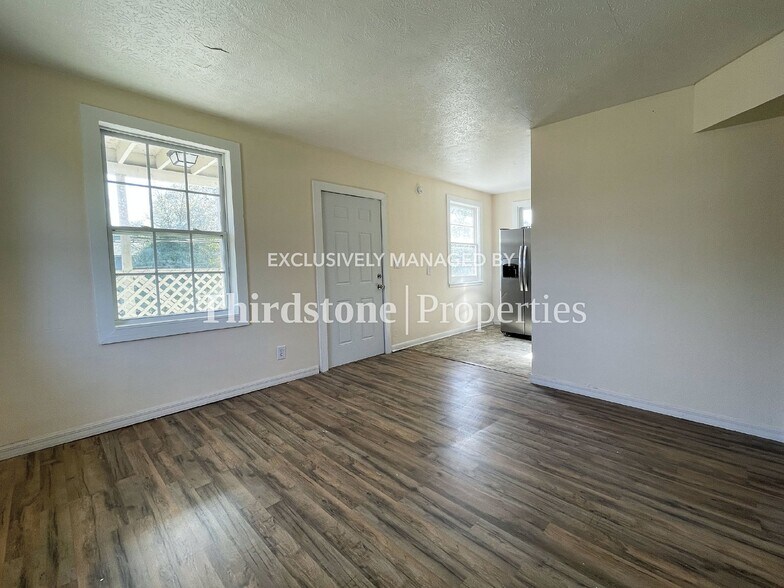 Building Photo - 1431 W 18th St