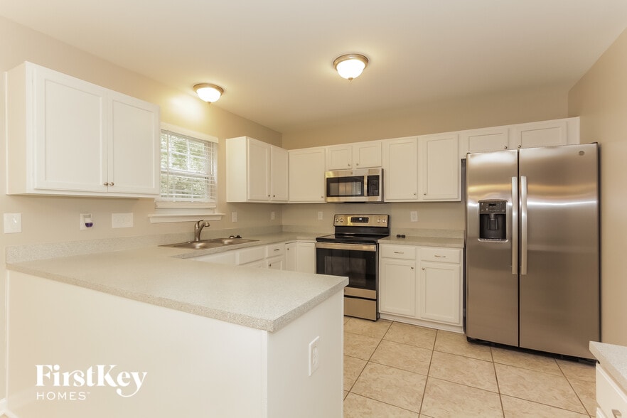 Building Photo - 6111 Forest Pond Dr