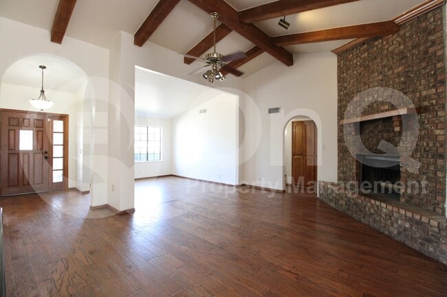 Building Photo - 2827 E Adobe St