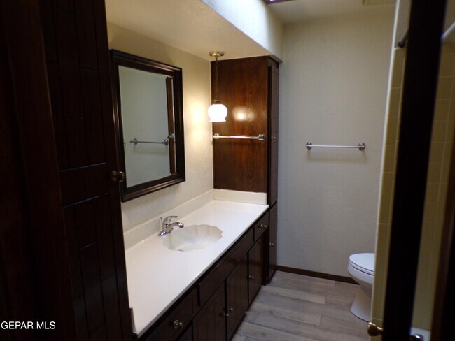 Building Photo - 4699 Round Rock Dr