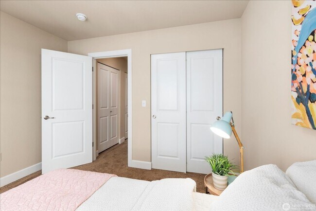 Building Photo - 3BD/2.5BTH Modern Townhouse in Greekbrooke II Community for Lease!