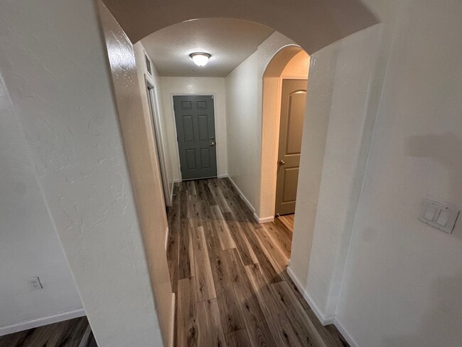 Building Photo - Lovely Home for rent in Hanford,Ca