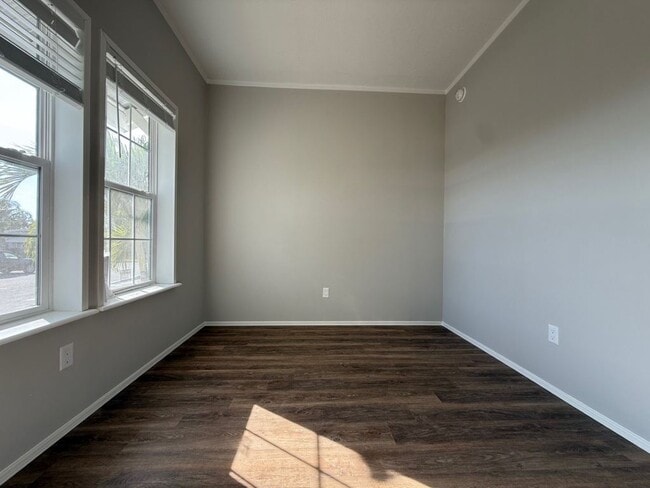 Building Photo - 492 Driftwood Dr