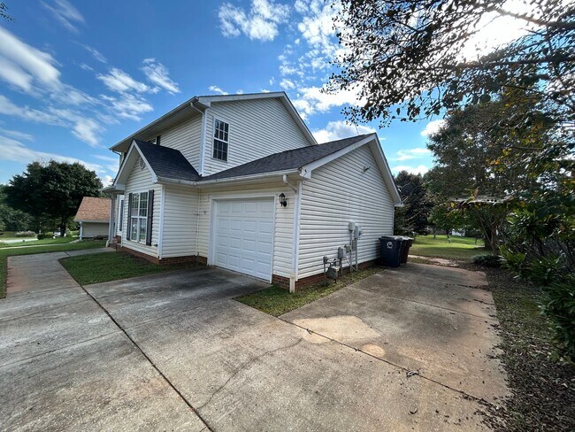 Building Photo - COMING SOON! N Greensboro, 4/2.5 home off of N Church St near Lake Jeanette & I-840