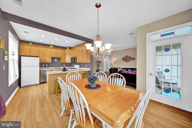 Building Photo - 60 Kyle Way