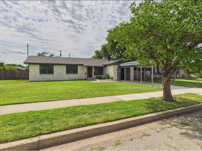 Primary Photo - 1819 N Beech Ln