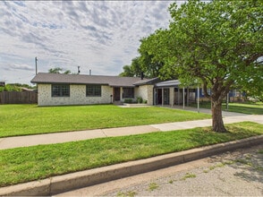 Building Photo - 1819 N Beech Ln