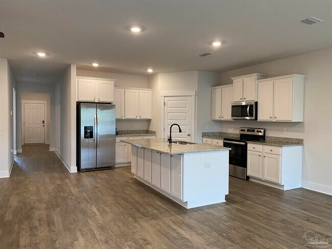 Building Photo - 5870 Danbury Blvd