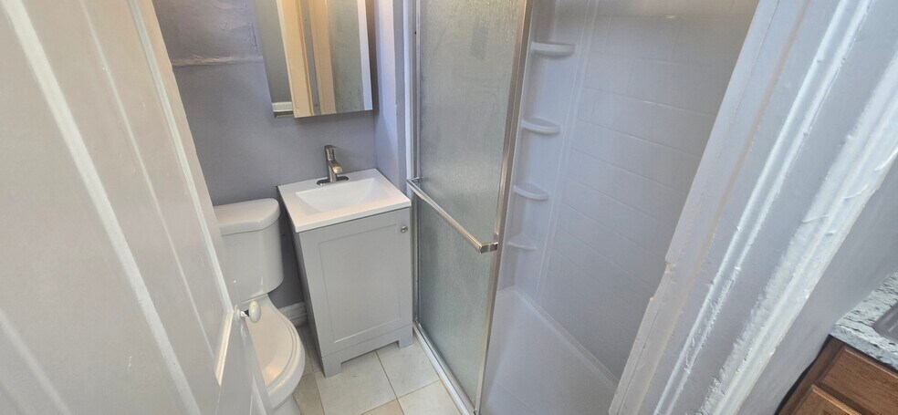 Building Photo - 404 Rutherford Ave