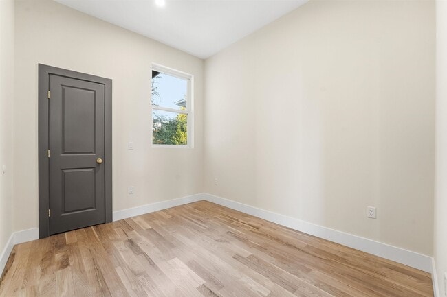 Building Photo - 25 Lembeck Ave