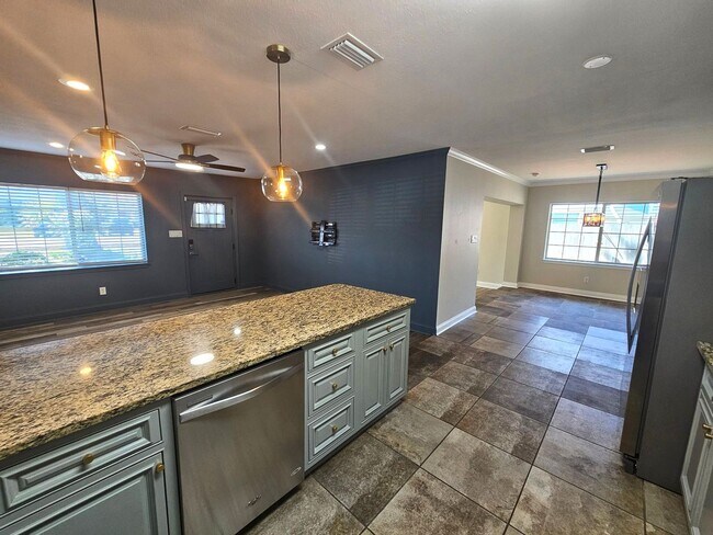Building Photo - Exquisite 4Bed/2Ba Home in The Cove! *1/2 Off Security Deposit for Active-Duty Military!!*