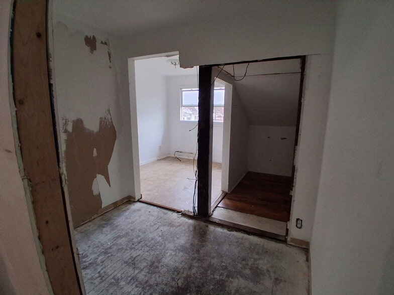 Building Photo - 1729 N Woodford St