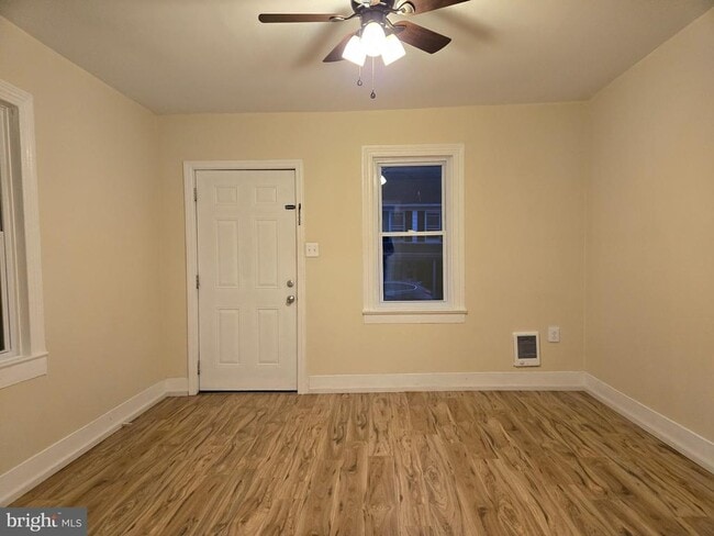Building Photo - 26 E Pall Mall St