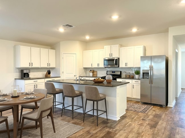 Building Photo - **APPLICATION RECEIVED** *MOVE IN SPECIAL* Stunning 4/2 Home With Access To Pool, Trails & 24-Hou...