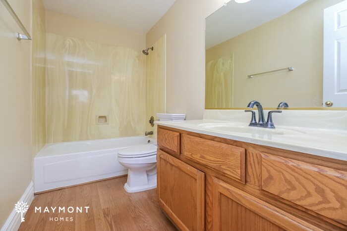 Building Photo - 2033 N Sunset Dr