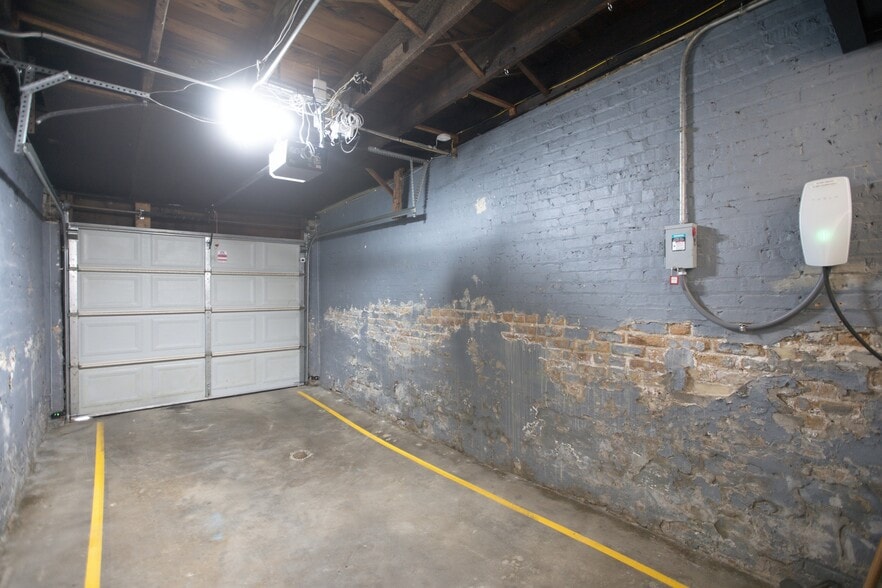 Building Photo - 2619 N Harding Ave