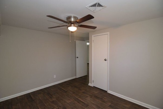 Building Photo - 1602 Apple Valley Dr