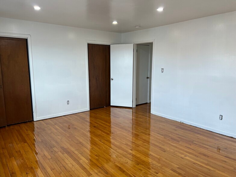 Building Photo - 284 Washington St