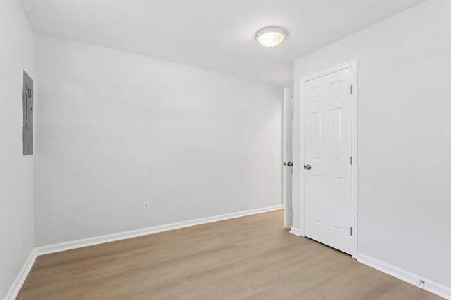 Building Photo - 3BR Rancher Hampton/Langley AFB