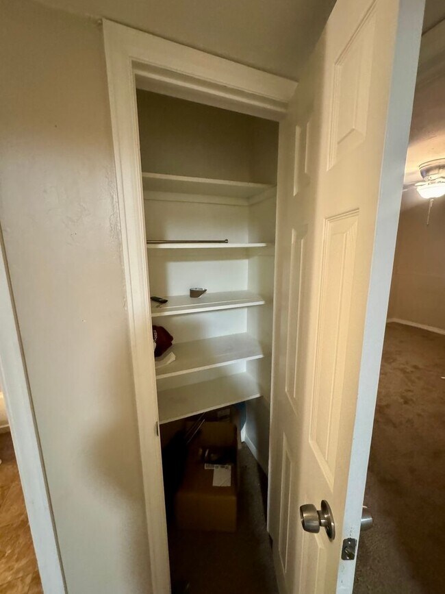 Building Photo - Cree