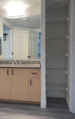 Building Photo - 2439 Centergate Dr