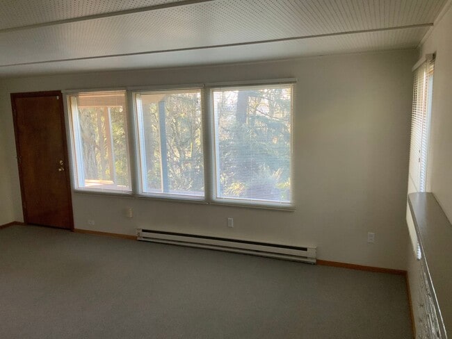 Building Photo - 3 Bedroom House in Hendrick's Park Area
