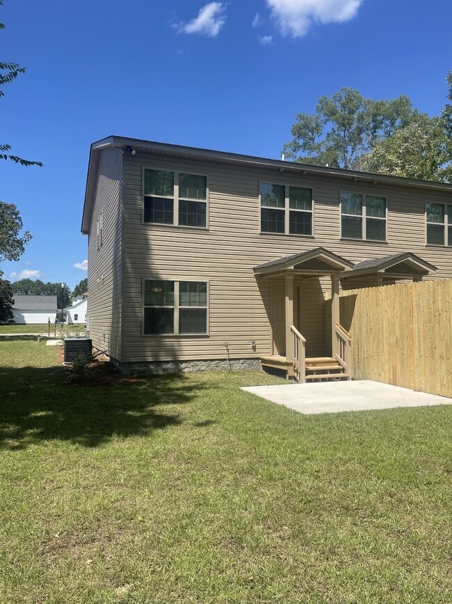 Building Photo - 307 York St