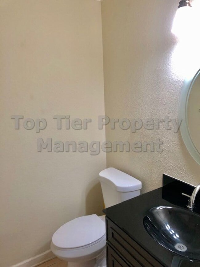 Building Photo - 2bd/1.5ba, 1,112 sf Concord Townhome available for Lease