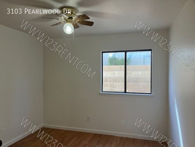 Building Photo - 3103 Pearlwood Dr