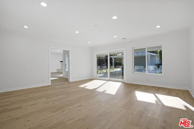 Building Photo - 914 Evergreen St