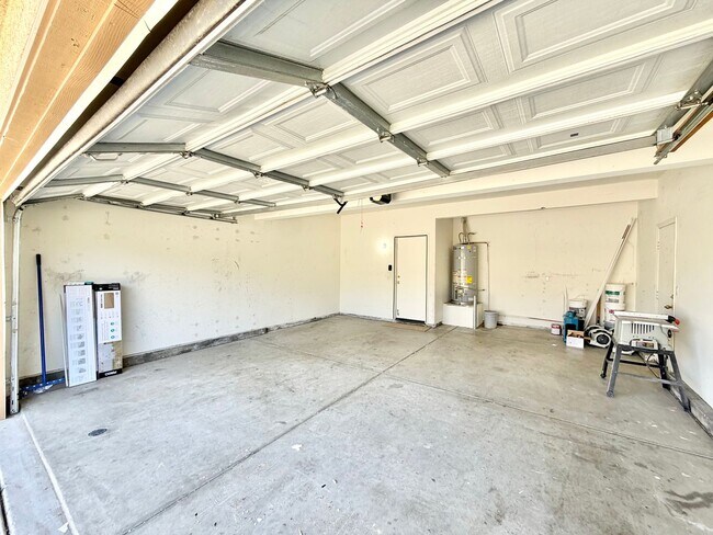 Building Photo - Spacious 3 Bedroom Home with Loft, Large Backyard & 2 Car Garage