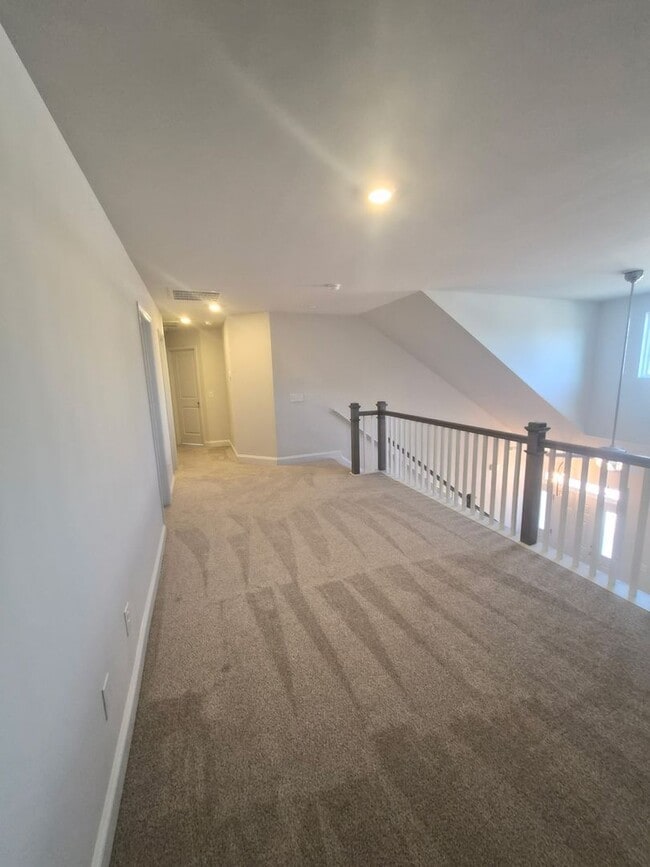 Building Photo - 301 Harvest Mdw Xing