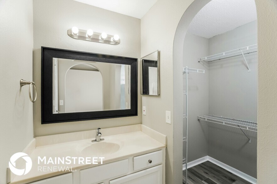 Building Photo - 10401 Opus Dr