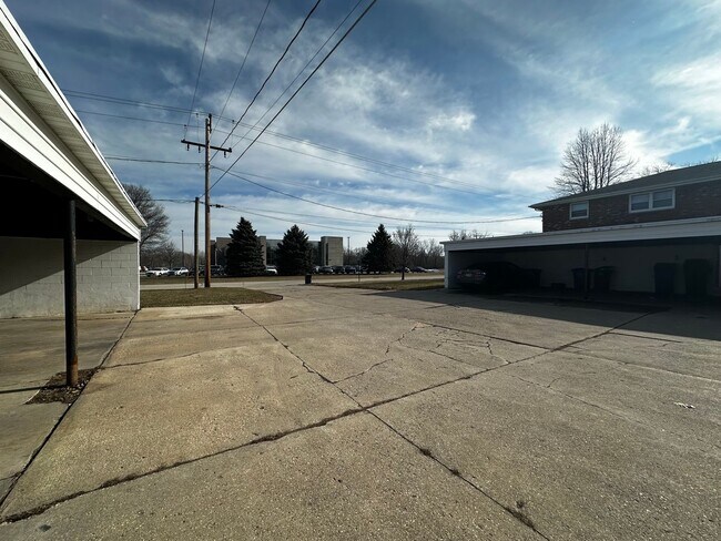 Building Photo - 1241 Apache Ave