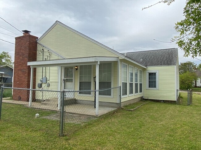 Building Photo - 4711 E 4th Pl