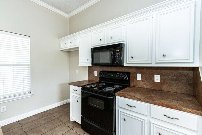 Building Photo - 3 bedroom 3 Bath House plus office