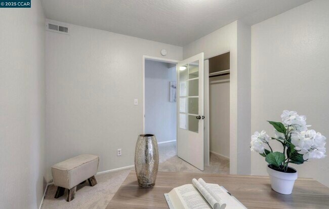 Building Photo - 1095 Mohr Ln