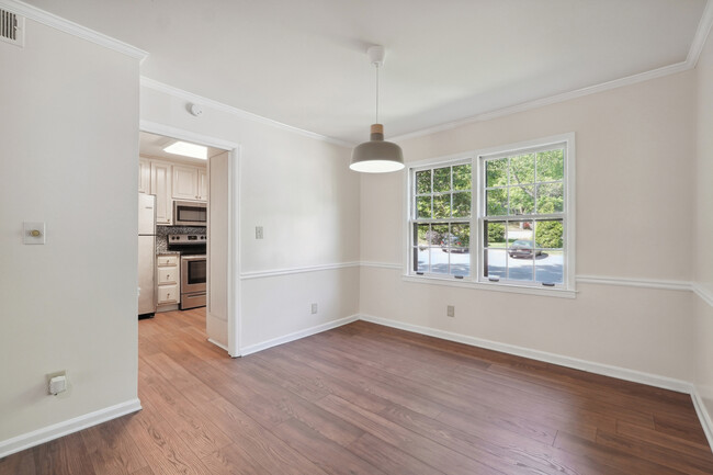 Dining room - 174 Amherst Pl NW