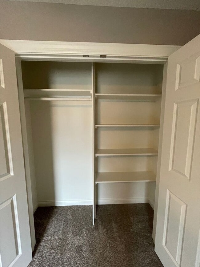 Building Photo - Custom Built 3 bed 2.5 bath Home Nestled A...