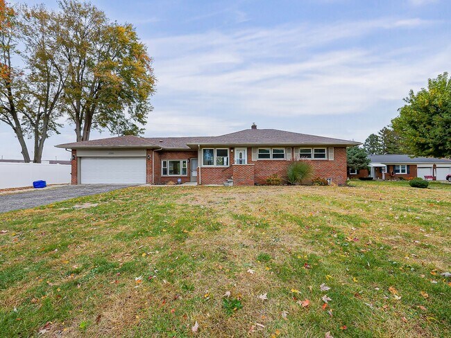 Building Photo - AVAILABLE NOW! Beautiful 3-Bedroom Waterfront Home with Breathtaking Views