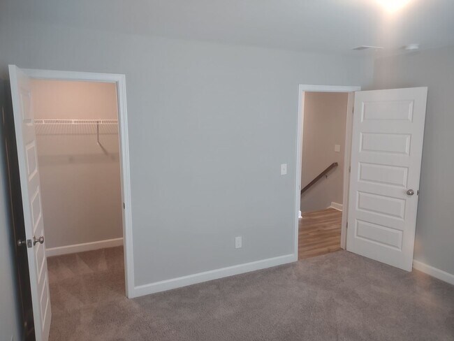 Building Photo - 1031 Ashcroft Cir