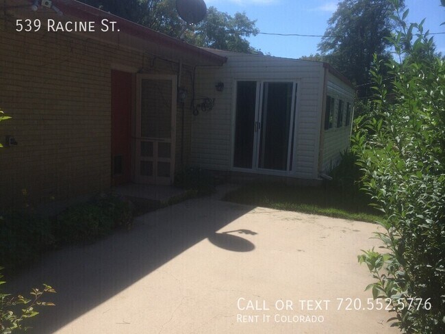 Building Photo - 539 Racine St
