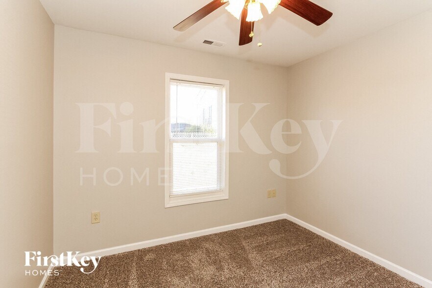 Building Photo - 1731 Parkdale Ave