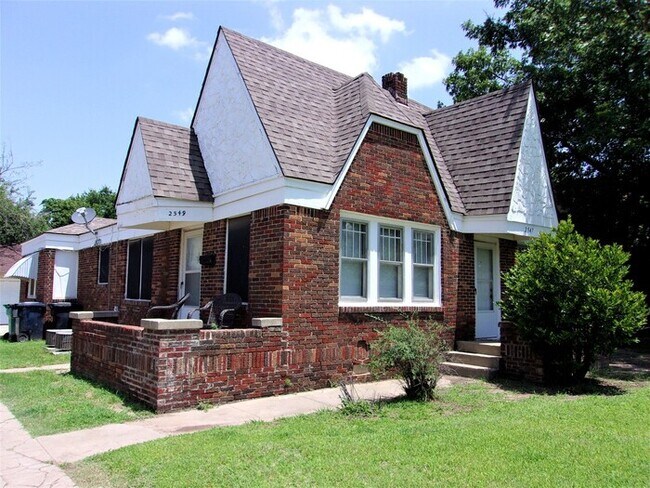 Primary Photo - 1 BED 1 BATH 1 CAR DETACHED GARAGE CRESTWO...