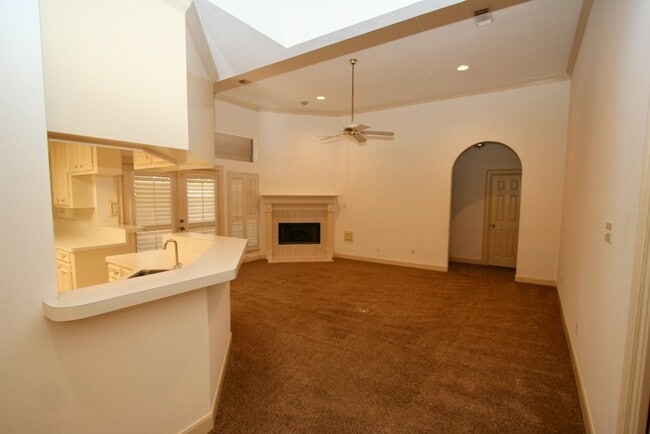 Building Photo - 6706 Prairie Dunes Dr