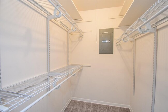 Building Photo - 6639 Rowell Ct